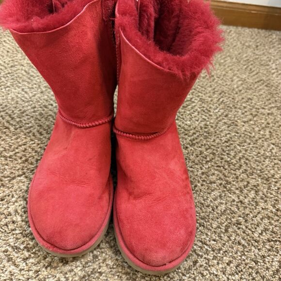 Uggs Red Short Boots With Striped Christmas Bows Rare Women’s Size 6 - Picture 2 of 12